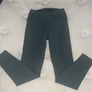 Green yogalicious leggings 
XS
Good condition
